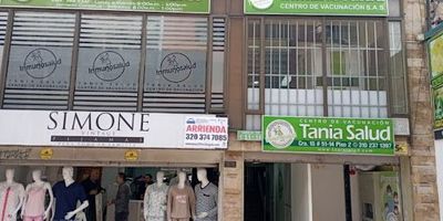 Espectacular local comercial de 90 m ubicado en el mejor sector de Galerías, ideal para impulsar su negocio. Se encuentra en una zona estratégica sobre vía comercial con alto flujo peatonal y vehicular, con fácil acceso a transporte público. Está frente a la Clínica Cafam de la Calle 51, cerca de importantes zonas comerciales, restaurantes y almacenes de cadena. El local cuenta con un amplio espacio abierto, zona de baños y excelente distribución, ofreciendo versatilidad para diferentes tipos de comercio o servicios. Su ubicación privilegiada garantiza gran visibilidad y un entorno altamente comercial.. Cualquier información adicional contáctenos al número 3203747085 o al correo electrónico jacquelin.hernandezinmobiliariabogota.com. El equipo de Inmobiliaria Bogotá está comprometido a brindar una experiencia de vida excepcional para nuestros clientes desde el momento en que se unen a nuestra comunidad. 