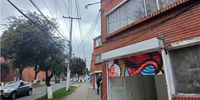 Se alquila un amplio y luminoso local en el sector de la Quirigua localidad de Engativá. Este inmueble cuenta con un área de construcción de 67 M2 y privada de 64 M2, distribuidos en 3 áreas de trabajo y 1 baño completo con servicio de calentador, lo que lo convierte en una excelente opción para aquellos que buscan comodidad y funcionalidad en su espacio. 

Uno de los aspectos más destacados de este local es su ubicación debido a que se encuentra en una zona comercial y residencial lo que le brinda una gran afluencia de público y visibilidad para su negocio.

¡No esperes más y contáctanos para conocer más detalles sobre esta gran oportunidad!
