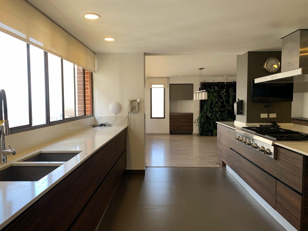 Apartamento de 3 alcobas en venta en El Refugio, Bogotá, 350 m² · foto 17 de 19