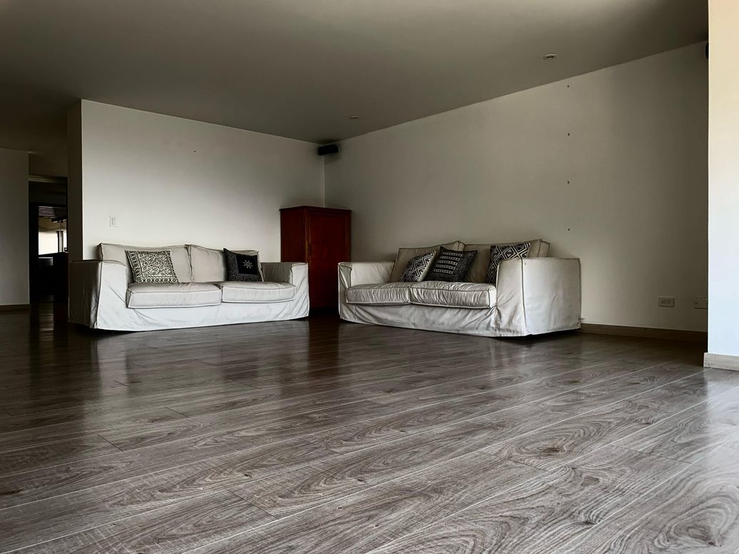 Apartamento de 3 alcobas en venta en El Refugio, Bogotá, 350 m² · foto 5 de 19