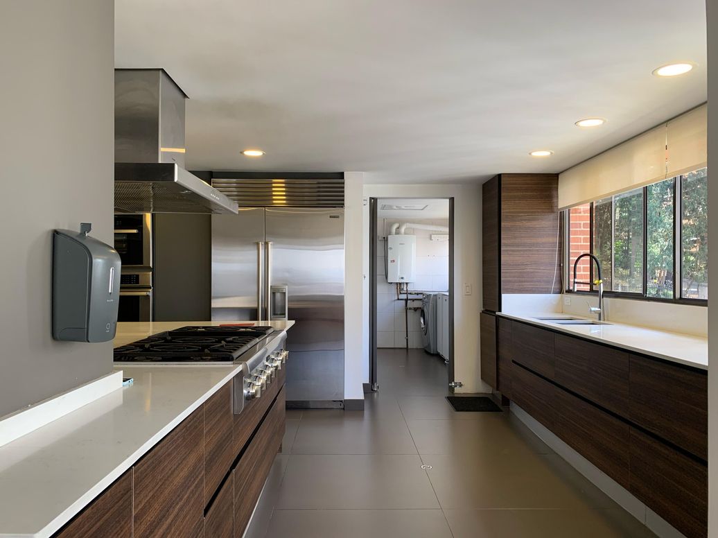 Apartamento de 3 alcobas en venta en El Refugio, Bogotá, 350 m² · foto 18 de 19