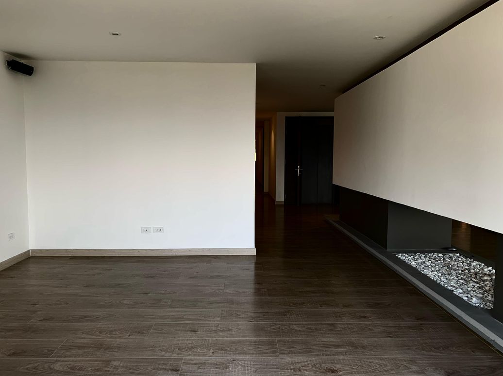 Apartamento de 3 alcobas en venta en El Refugio, Bogotá, 350 m² · foto 3 de 19