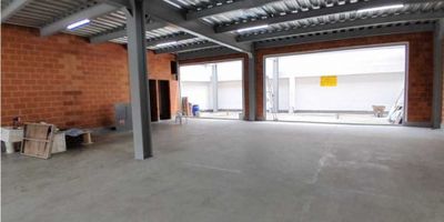 Se arrienda local 320 metros ennla america para estrenar,  propiedad cercana a la iglesia de la america,  y el rompió de san juan con la 80 , supermercados cercanos zona comercial, excelente ubicación. 

Cod(035)