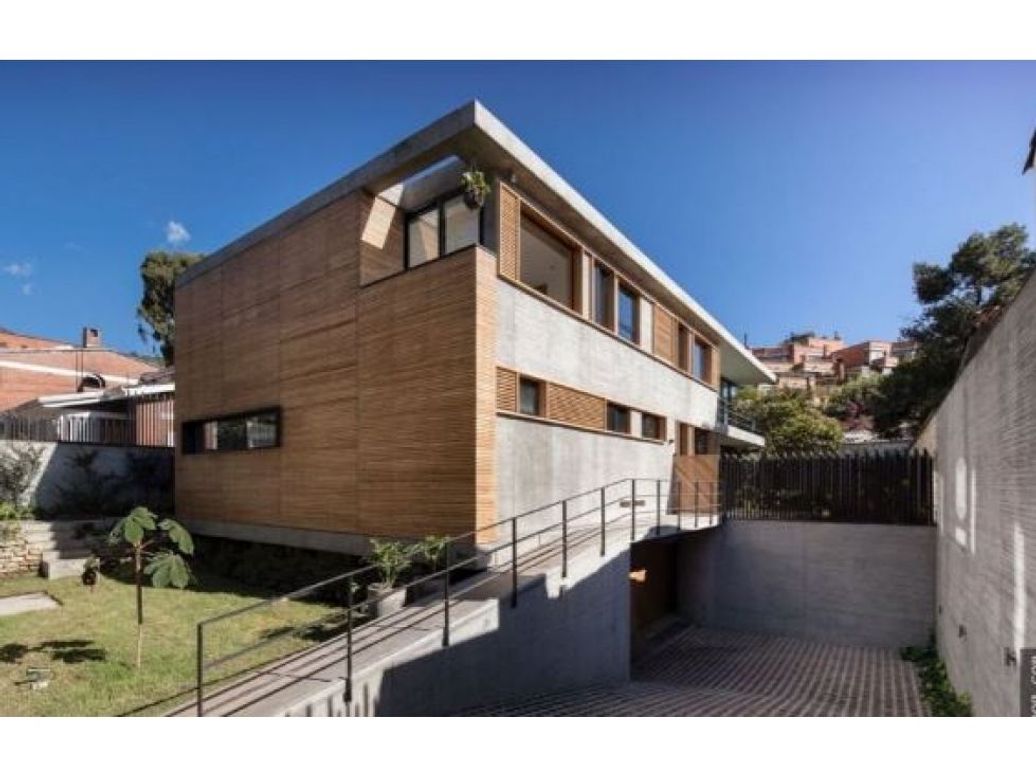 Casa de 4 alcobas en venta en Santa Barbara Alta, Bogotá, 653 m² · foto 2 de 13