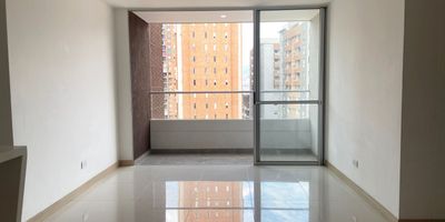 Apartamento en venta en unidad cerrada. cerca a via principal, centro comercial, parques, universidades y colegios, y servicios complementarios. Piso en porcelanato y madera laminada, sala comedor, estudio, estar de tv, 3 alcobas con baño en la principal, cocina integral abierta tipo americano, balcon y parqueadero cubierto ). Conjunto cerrado, ascensor, piscina, gym, turco, parque infantil, placa polideportiva, zonas verdes, vigilancia 24 horas, citofonia y circuito cerrado de tv. *Inmuebles sujetos a verificación de disponibilidad.*