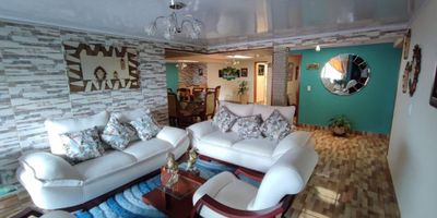 Excelente Inversión 

Venta de Casa de tres niveles con posibilidad de ampliación,en el sector de La Francia, zona reconocida por ser un área residencial tranquila y segura, en un ambiente apacible y cálido, con una buena infraestructura vial, servicios públicos confiables y acceso a instalaciones de salud y educación de calidad, ubicada a pocos minutos del  centro de la ciudad, lo que representa una  buena demanda y  valorización  a lo largo del tiempo. 

Distribuida en amplios espacios, cuenta con 6 habitaciones, la principal con baño privado, vestier y salida a terraza, sala comedor, sala de estar, espacio diseñado para gimnasio, 5 baños, garaje para 3 vehículos, piscina y depósito…Todos sus espacios cuentan con iluminación y ventilación natural.

¡Contáctanos, es un gusto atenderte!

 

 
