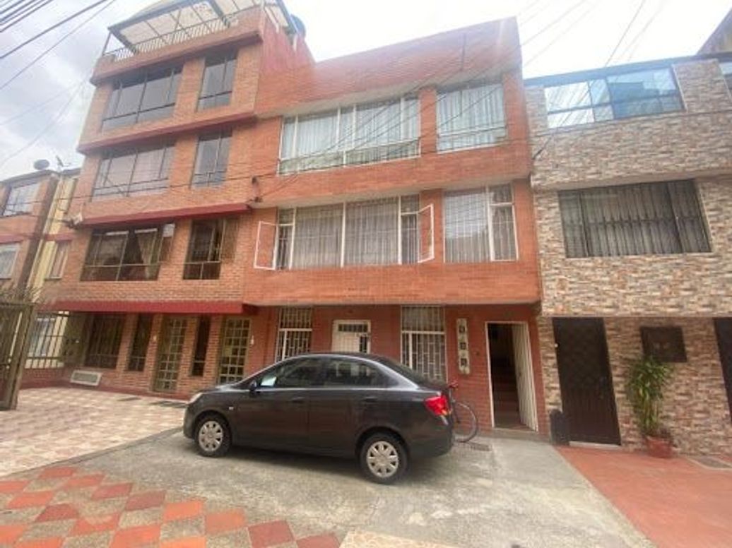 Apartamento de 3 alcobas en venta en Villas De Granada, Bogotá, 62 m² · foto 2 de 20