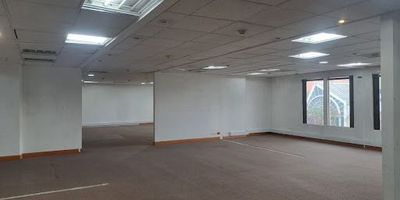 Espectacular oficina de doscientos ocho metros cuadrados en exclusivo sector de la ciudad, Lista para grandes marcas  nacionales e internacionales cerca del centro comercial andino