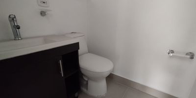 Excelente local que se acomoda a tu necesidad de negocio, esta puede ser la mejor oportunidad para emprender esa nueva idea que tienes. contacta a nuestro asesor para que empieces a cumplir tus suenos.