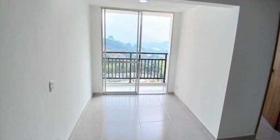 Codigo 30278. Apartamento en arriendo ubicado en La Estrella sector La InmaculadaCerca a: Iglesia Pueblo Viejo, Colegio Canadiense y Restaurante La Reina del Quindio.Descripción general: 3 habitaciones con closet, 2 baños, Salon - comedor, Cocina abierta integral, Zona de ropas, Balcón, Red de gas, Servicios públicos y Agua de nacimiento.La unidad cuenta con Portería 24 horas, Parque infantil, Cancha, Gimnasio, Salón social, Piscina para adultos, Piscina para niños y Parqueadero de visitantes.