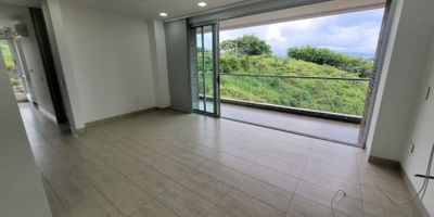 Tenemos para ti una megapropiedad tipo APARTAMENTO CAMPESTRE EXCLUSIVO de 87 m2, con moderno diseño, acabados de lujo y un ambiente sin igual en el privilegiado sector de Cerritos, Pereira.  Este apartamento piso alto cuenta con 2 habitaciones, 2 baños con ducha, closets en cada habitación, sala comedor con terraza amplia y vista hacía la coordillera y la ciudad, cocina italiana con horno, estufa y campana, zona de ropas con calentador y mueble múltiple, cuenta con persianas y blackouts mototizados, adicionalmente cuenta con 2  parqueaderos en sótano y depósito.  El conjunto cuenta con área social tipo club house, piscina con horizonte perdido en pisos atérmicos, piscina para niños, zonas de bronceo, turco, jacuzzi, salón social, gimnasio, sendero campestre. 
