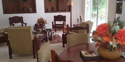 Casa campestre ubicada en el sector del Tigre en conjunto cerrado. Consta de Nivel I sala comedor, cocina integral, patio de ropas, cuarto del servicio con baño, estudio, una 1 habitación con baño y clóset.Nevel II dos 2 habitaciones con baños una de ellas con Vestier y mirador.Además tiene zonas verdes y un kiosko.  Asesor José Luis Tamayo Zuluaga 