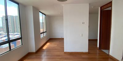 Hermoso apartamento en arriendo, duplex, exterior, en el primer piso sala, comedor, estudio, cocina integral, zona de lavado, baño social. Segundo piso hall de habitaciones, 3 habitaciones con closet y baño la principal con walk in closet y baño privado. pisos en marmol, iluminado y con una maravillosa vista..