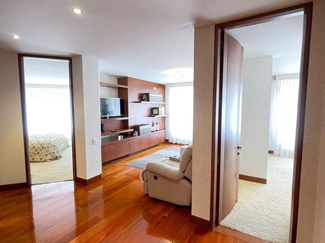 Apartamento de 4 alcobas en venta en Multicentro, Bogotá, 268 m² · foto 12 de 17