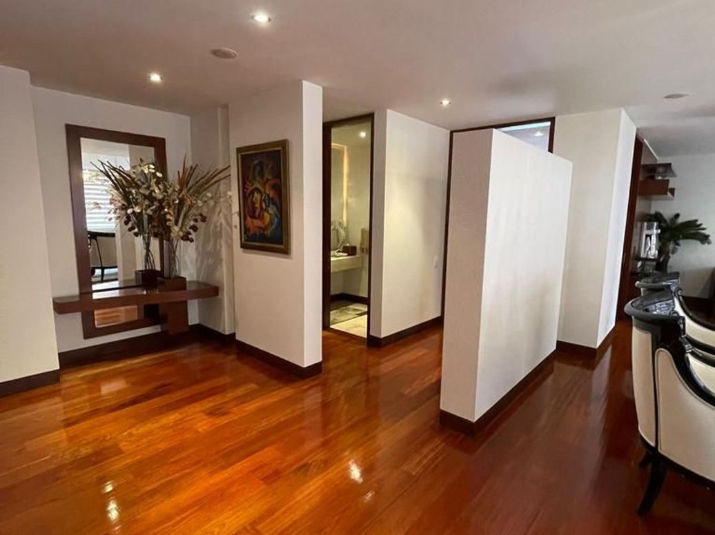 Apartamento de 4 alcobas en venta en Multicentro, Bogotá, 268 m² · foto 9 de 17