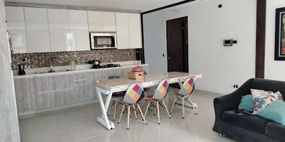 COMODO APARTAMENTO SECTOR BELEN LAS MARGARITAS, CUENTA CON 4 HABITACIONES, 3 BAÑOS, SALA COMEDOR AMPLIA, COCINA INTEGRAL, BALCON, PATIO Y ZONA DE ROPAS.

2DO PISO, NO CUENTA CON PARQUEADERO PERO SE PUEDE ALQUILAR POR 120MIL.