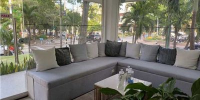 ¡Descubre el lugar perfecto para tu negocio! En este hermoso local remodelado ubicado en Alto Prado, muy cercano a Starbucks y sobre una de las vías más transitadas de Barranquilla e importante zona gastronómica y empresarial de la ciudad; y lo mejor es que se encuentra en una en esquina con via externa hacia la calle para mayor visibilidad a tu empredimiento. El valor del canon incluye administración, no dejes pasar esta oportunidad de llevar tu negocio al siguiente nivel. Comunícate y agendamos una cita.
