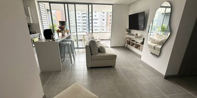 Apartamento en venta en unidad cerrada cerca a colegios en un entorno muy tranquilo y campestre, sector residencial cerca a supermercados, hospitales, restaurantes y una servicios complementarios. Piso en porcelanato, sala comedor, estudio, 2 alcoabs con baño en cada una, cocina integral abierta tipo americano, balcon y parqueaderos paralelos cubiertos . Conjunto cerrado con ascensor, piscina, gimnasio, salon social, placa polideportiva, zonas verdes, vigilancia 24 hrs, citofonia y circuito cerrado de tv. *Inmuebles sujetos a verificación de disponibilidad.*