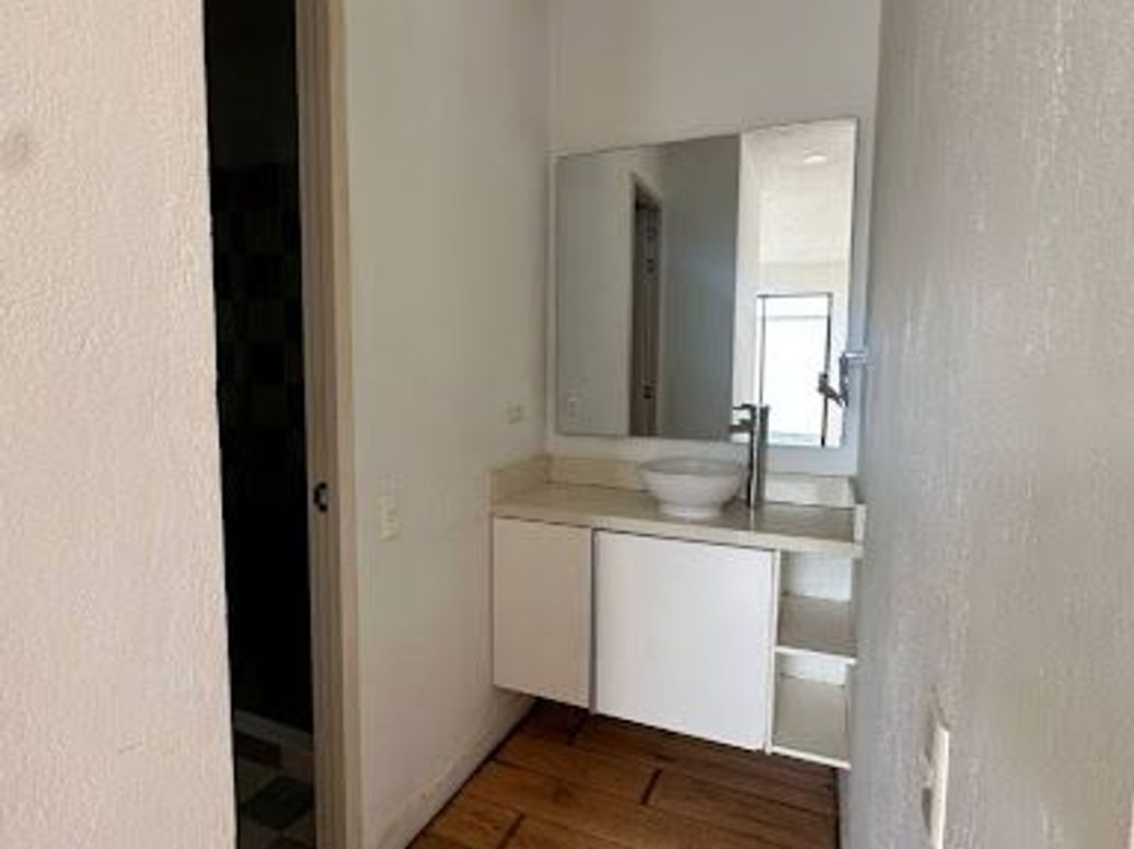 Apartamento de 1 alcoba en venta en La Candelaria, Bogotá, 67 m² · foto 2 de 20