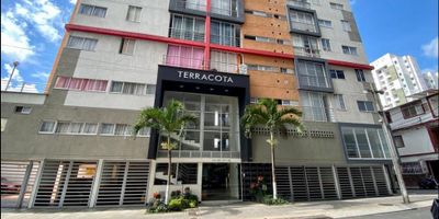 ? ¡OPORTUNIDAD IMPERDIBLE! SE VENDE O SE ARRIENDA APARTAMENTO EN LA CONCORDIA BUCARMANGA?

Disfruta de la comodidad y el bienestar en este espectacular apartamento Duplex ubicado en una de las zonas más estratégicas y residenciales de la ciudad. Ideal para quienes buscan confort, seguridad y una excelente ubicación.

✨ Características del apartamento:
✅ 3 alcobas amplias, dos con clóset y principal con baño privado
✅ Baño auxiliar, funcional y bien distribuido
✅ Sala-comedor espaciosa, perfecta para compartir en familia
✅ Cocina integral moderna, con excelente distribución
✅ Zona de ropas independiente
✅ Estudio, ideal para oficina en casa o zona de entretenimiento
✅ Parqueadero cubierto para mayor comodidad
✅ Vigilancia 24/7, garantizando tu seguridad y la de tu familia

? Amenidades del conjunto residencial:
? Salón social, ideal para eventos y reuniones
? Gimnasio completamente dotado
? Juegos infantiles para el entretenimiento de los más pequeños
? Áreas verdes y espacios de esparcimiento

? Ubicación estratégica:
Ubicado en La Concordia, en un sector residencial tranquilo y de alta valorización, con cercanía a colegios, centros comerciales y Cabecera del Llano. Además, cuenta con excelentes vías de acceso, facilitando la movilidad hacia cualquier punto de la ciudad.

? ¡Contáctanos hoy mismo y agenda tu visita!
