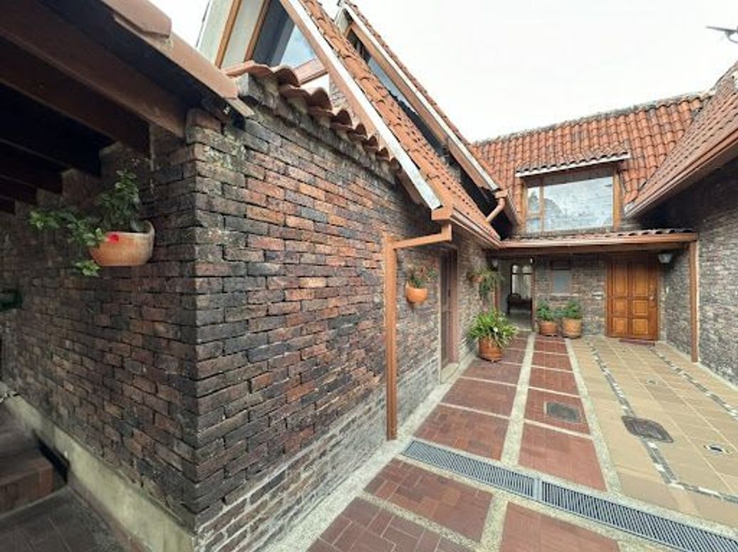 Casa de 3 alcobas en venta en Casa Blanca Torreladera, Bogotá, 200 m² · foto 2 de 20
