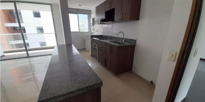 Excelente Apartamento para Alquilar, cerca al Éxito de Sabaneta, al centro comercial aves Marias, con muy buenas rutas de Transporte, Cuenta con cocina integral con red de gas, tres alcobas, dos closet, un vestier, sala-comedor, zona de Ropa con calentador, balcón, parqueadero y cuarto Útil. COD 8747
