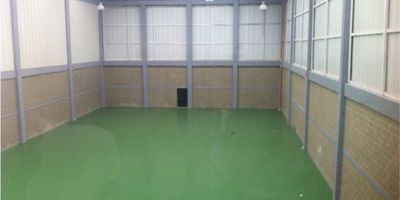 Tenemos para venta esta amplia e iluminada bodega de 1.300 m2, ubicada en Parque Industrial de Chía. Para estrenar y adecuar a la medida. 11 años de construida. Es ideal para empresas que deseen área de almacenamiento y oficinas, 1.000 m2 de área libre para almacenamiento y 300 m2 de oficina, distribuidos en 3 niveles. Cuenta con áreas para recepción, sala de espera, sala de reuniones auxiliar, puestos de trabajo. Se entrega con 4 baños distribuidos en los 3 niveles, 4 parqueaderos.

• Resistencia de piso 5 TN / M2
• Carga eléctrica de 30 kva
• Gas natural
• Parqueadero de visitantes
• Vigilancia las 24 horas
• área verde de 70 m2 que se puede adaptar para zona de comidas o almacenamiento.
• Esta construcción fue realizada bajo todos los parámetros del código sismo Resistente, la estructura en concreto con muros en ladrillo tolete a la vista.
