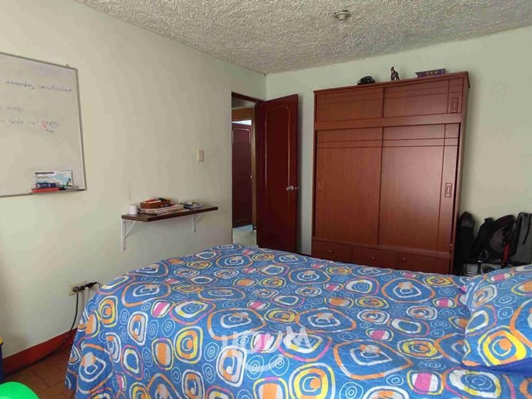 Casa de 5 alcobas en venta en Los Cerezos, Bogotá, 72 m² · foto 9 de 20