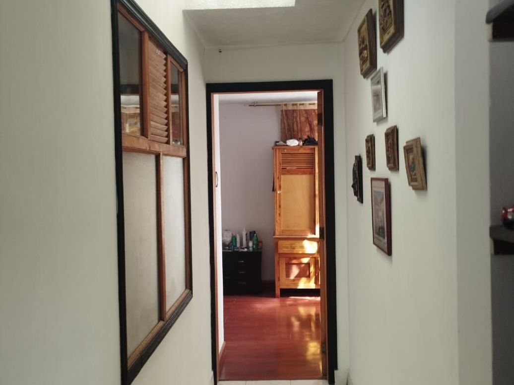 Casa de 9 alcobas en venta en Perdomo Alto, Bogotá, 350 m² · foto 4 de 15