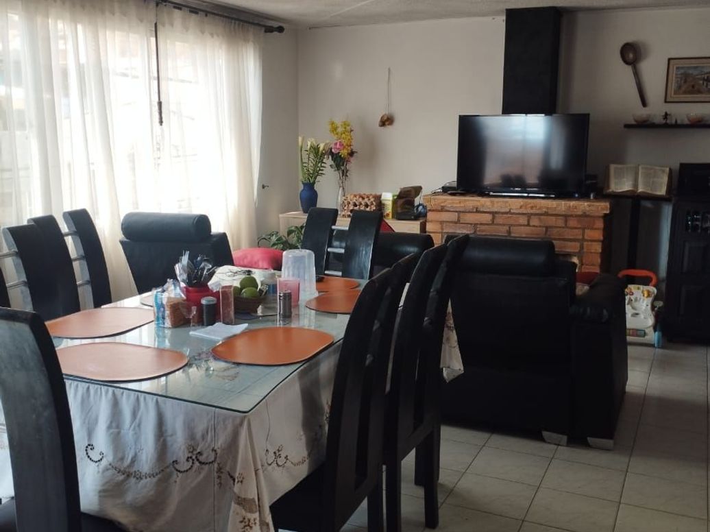 Casa de 9 alcobas en venta en Perdomo Alto, Bogotá, 350 m² · foto 3 de 15