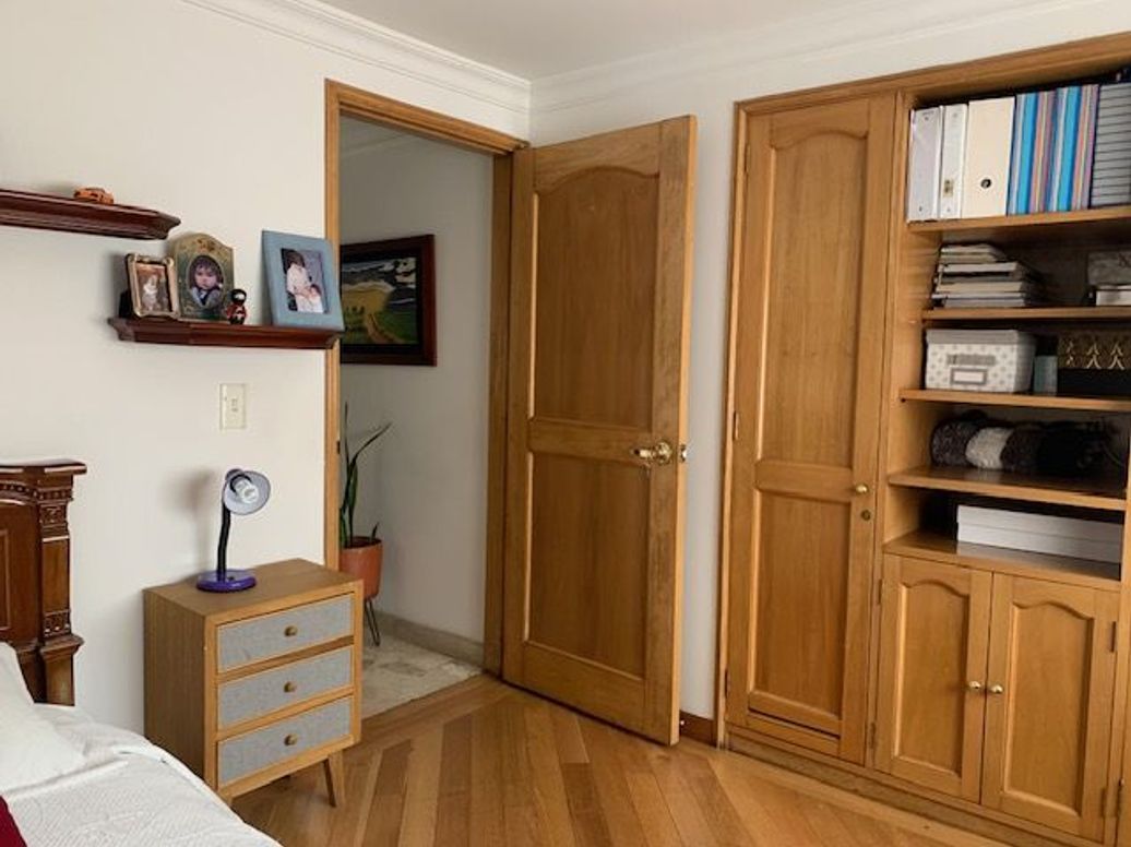 Apartamento de 5 alcobas en venta en Santa Barbara Occidental, Bogotá, 195 m² · foto 12 de 19