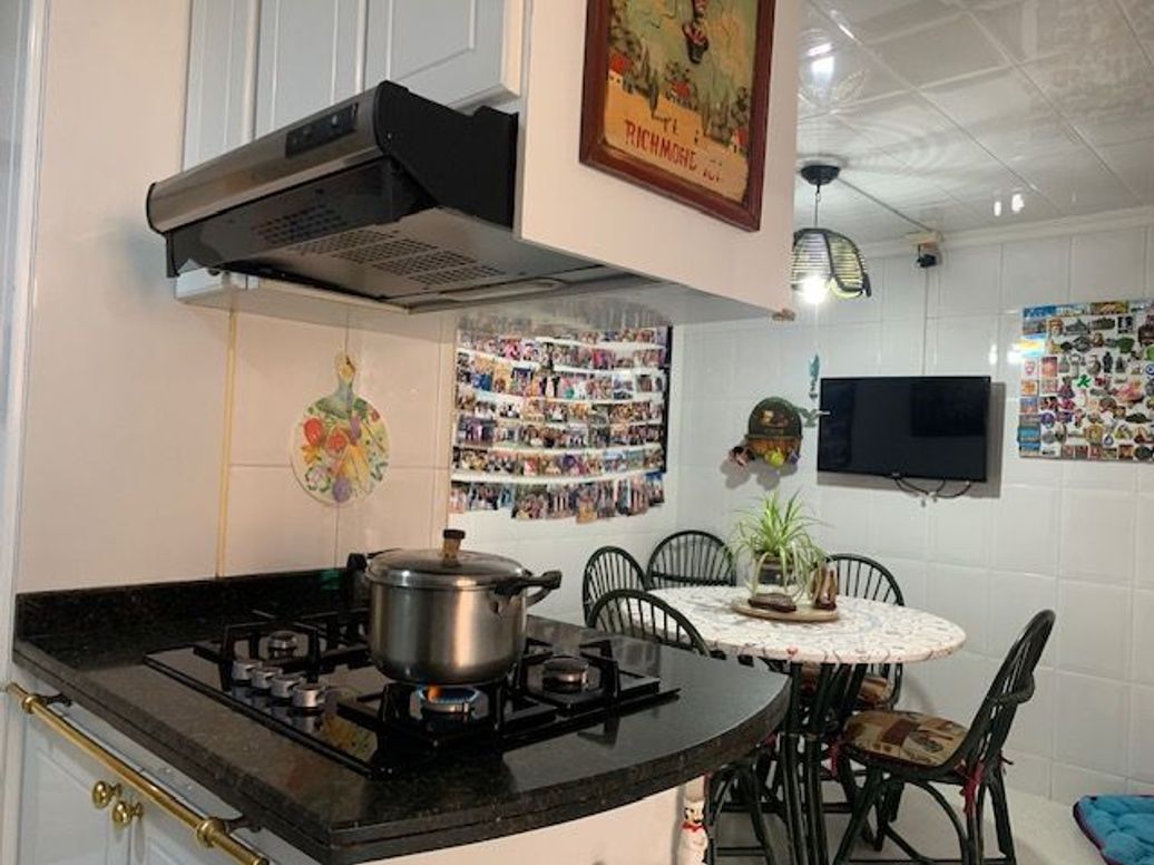 Apartamento de 5 alcobas en venta en Santa Barbara Occidental, Bogotá, 195 m² · foto 5 de 19
