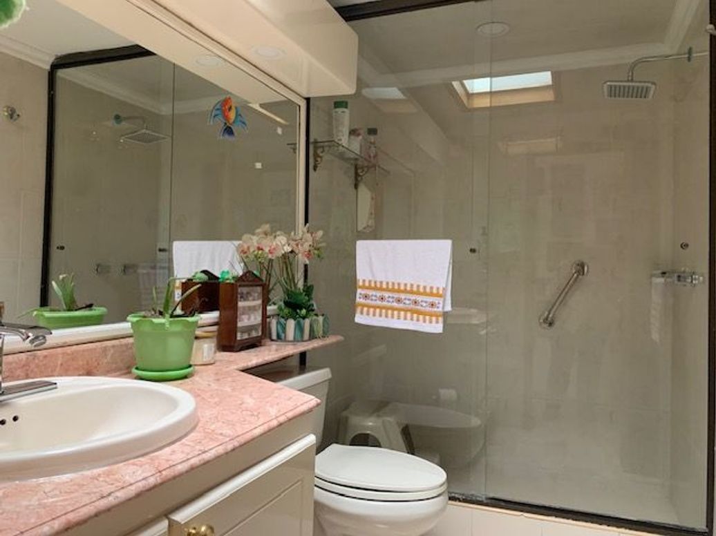 Apartamento de 5 alcobas en venta en Santa Barbara Occidental, Bogotá, 195 m² · foto 14 de 19