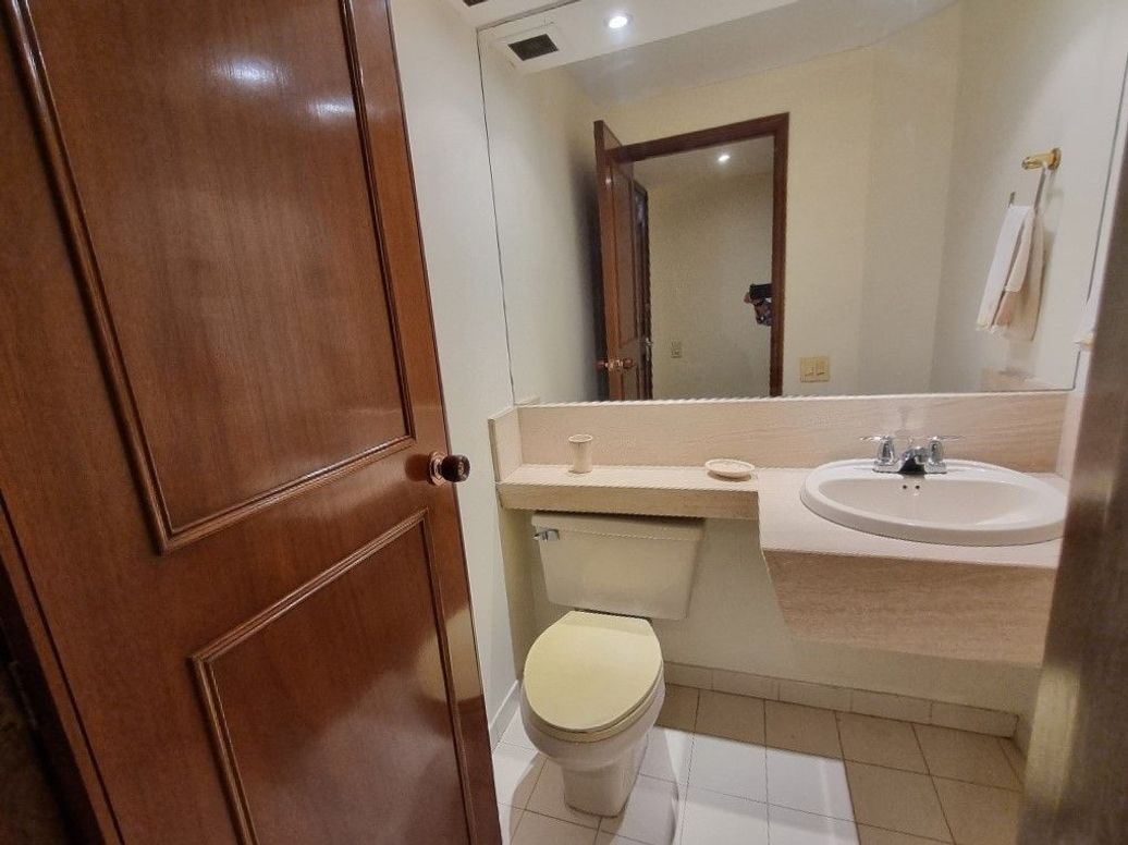 Apartamento de 3 alcobas en venta en Santa Barbara Occidental, Bogotá, 152 m² · foto 10 de 17