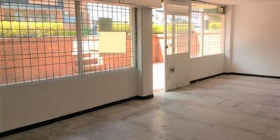 Área 42 Mts, vendo local, primero piso exterior,  un baño, no tiene parqueadero, Uso  comercial ideal para panaderia, tienda, drogueria etc, apts - c- dos
