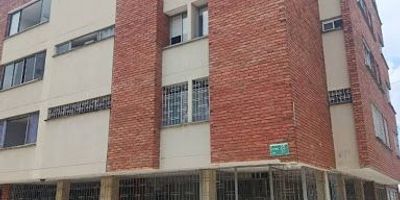 ARRIENDO  ANTONIA SANTOS, SITUADO EN UN EDIFICIO DE ESQUINA, UBICADO EN EL PRIMER PISO Y CON UNA EXCELENTE VISIBILIDAD. SU INTERIOR OFRECE ÁREAS AMPLIAS Y BIEN ILUMINADAS, ADEMÁS DE CONTAR CON UN BAÑO. IDEAL PARA CUALQUIER TIPO DE NEGOCIO O PARA USO COMO OFICINAS. AL 6076852828 EXT 1 