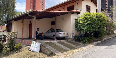 Lote en venta independiente en sector campestre, tranquilo y poco flujo vehicular. Cuenta con un area de 393 M2, en via alterna, en construcción, tipo urbano, energia, agua , para uso residencial. Inmuebles sujetos a verificación de disponibilidad.