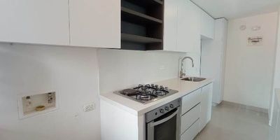 Apartamento ubicado en la loma del esmeraldal, cuenta con facilidad de acceso, además está cerca de rutas de servicio público, cerca de la intermedia, cerca del Euro de la frontera, además cerca al mall Terracina y mall San Lucas.