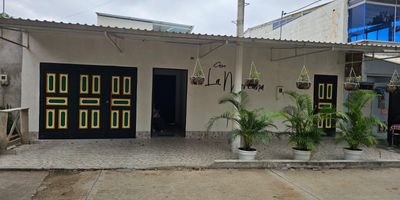 Se vende casa de dos pisos, 300 m2 en Doima, Tolima.

Dispone de salsa comedor, estudio, cocina integral independiente, zona de ropas, 4 habitaciones, 4 baños, parqueadero, depósito. Cuenta además, con tanque de reserva subterráneo de 4000 litros y 2 tanques elevados de 1.500 litros, además de todo lo hidráulico preparado para uso de una piscina. 

Se aceptan permutas.

Precio de venta $500.000.000 negociables.