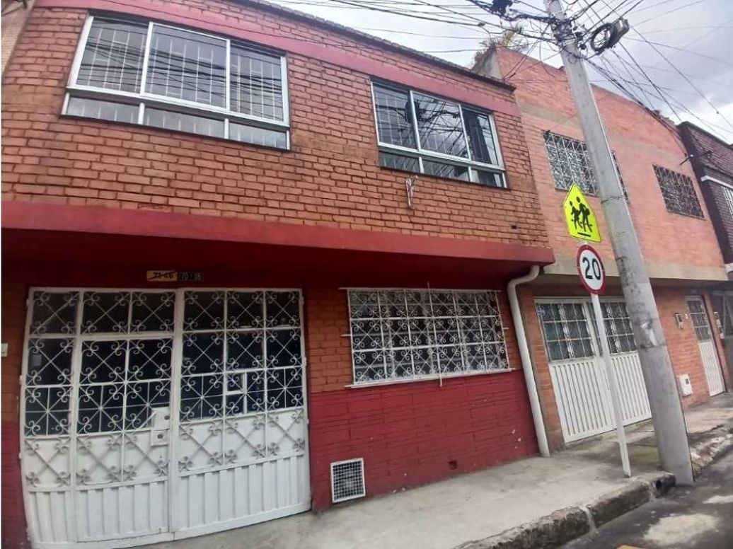 Casa de 9 alcobas en venta en San Fernando, Bogotá, 232 m² · foto 2 de 20