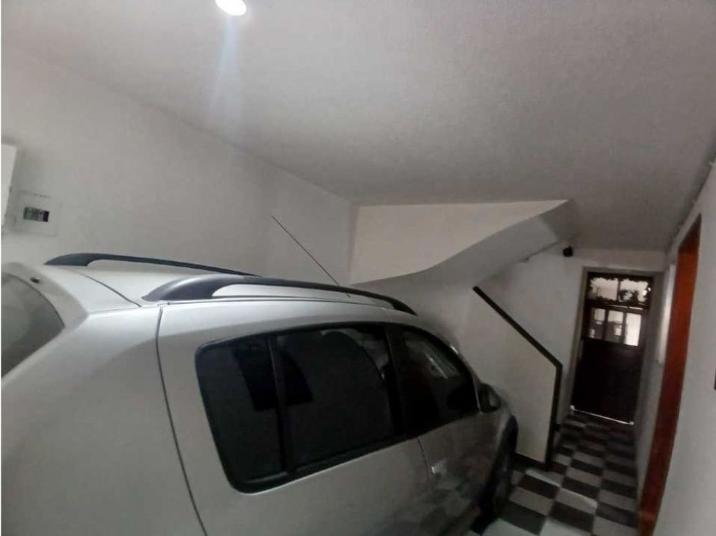 Casa de 9 alcobas en venta en San Fernando, Bogotá, 232 m² · foto 4 de 20