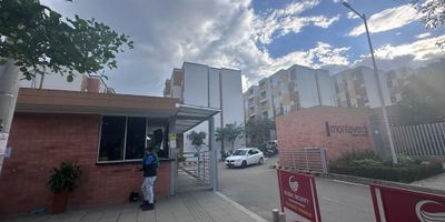 caracteristicasdescripcion detalladaobservacionesse vende apartamento en el sector de crecimiento mas importante que tiene giron este consta de  salacomedor balcon con vista al interior cocina integral zona de ropas bano auxiliar tres alcobas todas con su respectivo closet y la alcoba principal cuenta con su bano privado. parqueadero comunal excelente zona social.