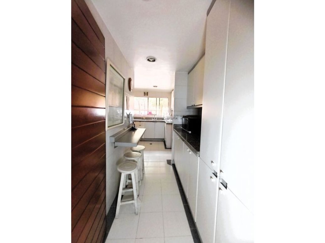 Apartamento de 3 alcobas en venta en Los Rosales, Bogotá, 194 m² · foto 6 de 20