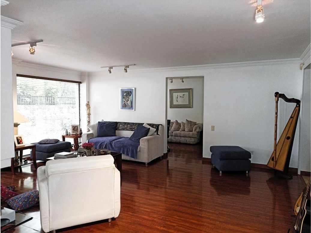 Apartamento de 3 alcobas en venta en Los Rosales, Bogotá, 194 m² · foto 2 de 20