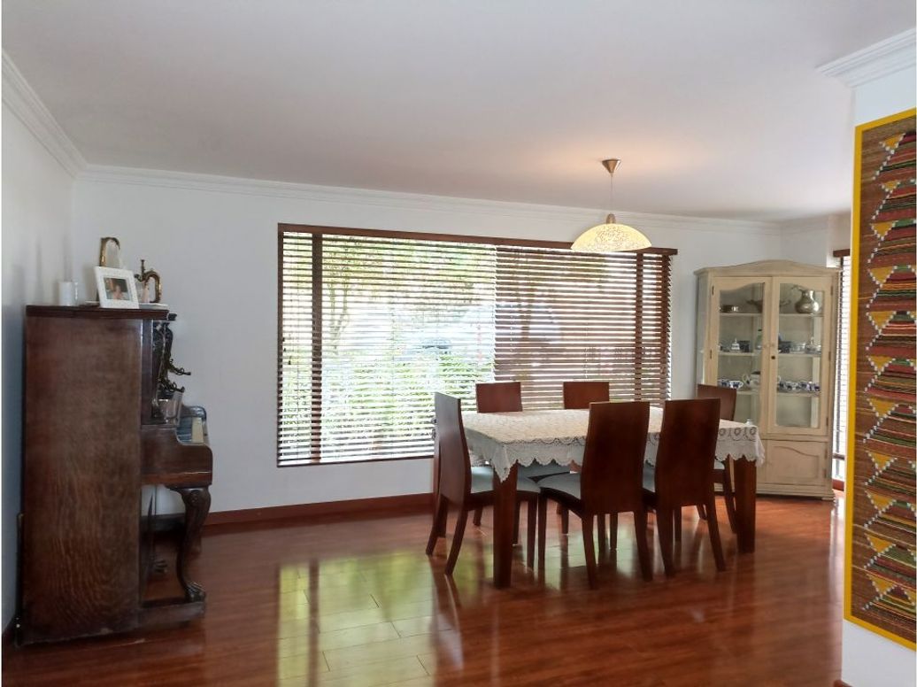 Apartamento de 3 alcobas en venta en Los Rosales, Bogotá, 194 m² · foto 3 de 20