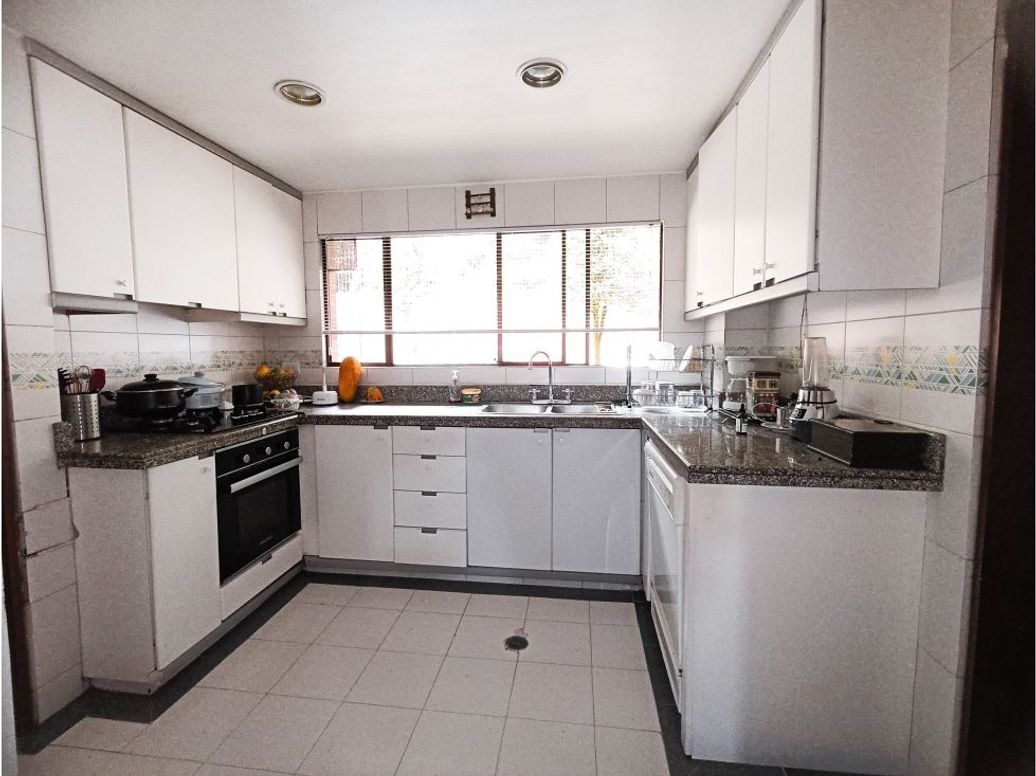 Apartamento de 3 alcobas en venta en Los Rosales, Bogotá, 194 m² · foto 7 de 20