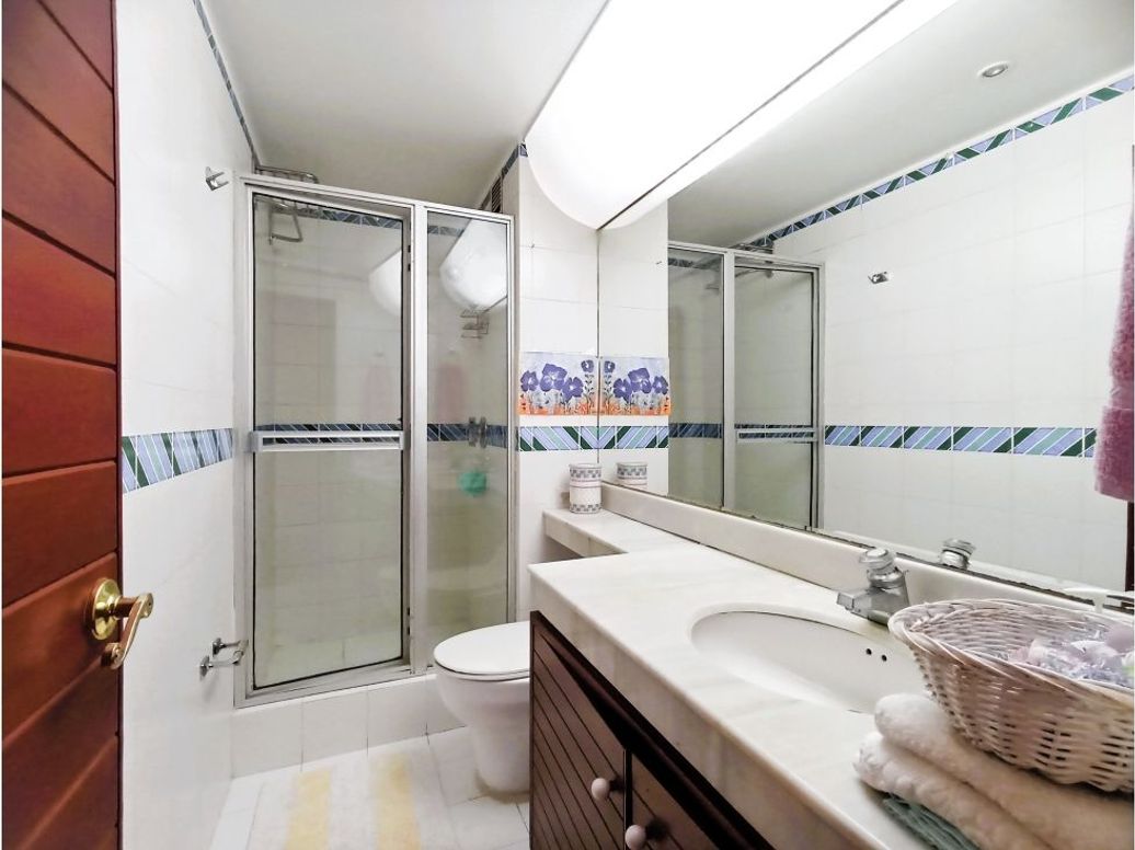 Apartamento de 3 alcobas en venta en Los Rosales, Bogotá, 194 m² · foto 13 de 20