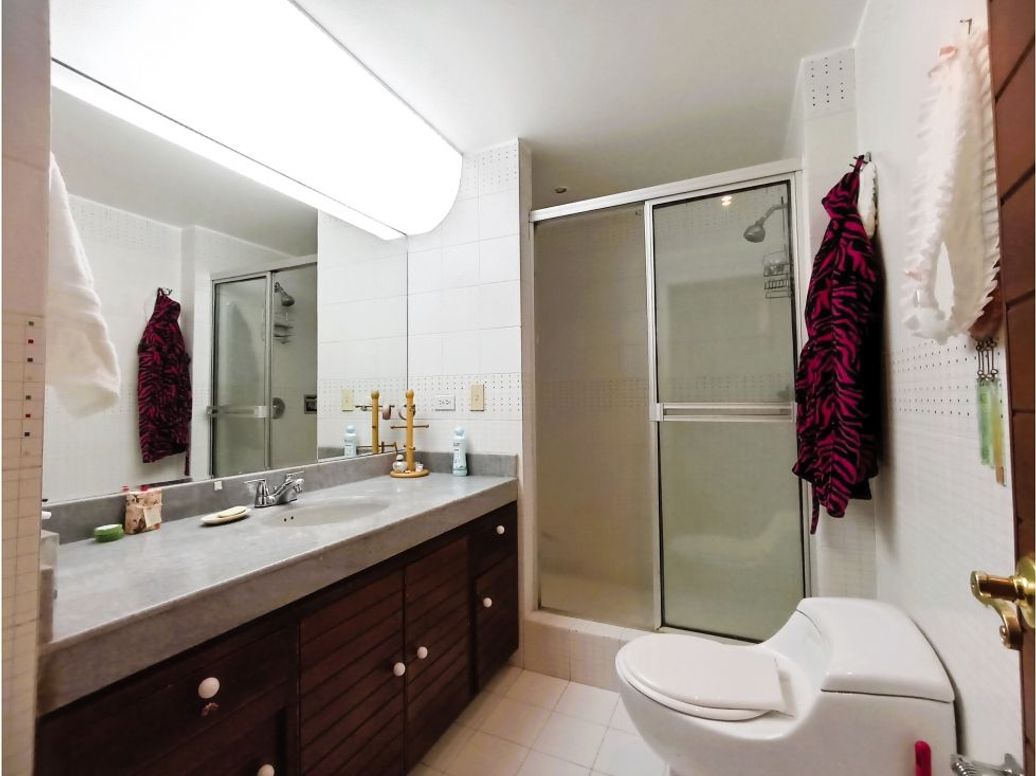 Apartamento de 3 alcobas en venta en Los Rosales, Bogotá, 194 m² · foto 12 de 20
