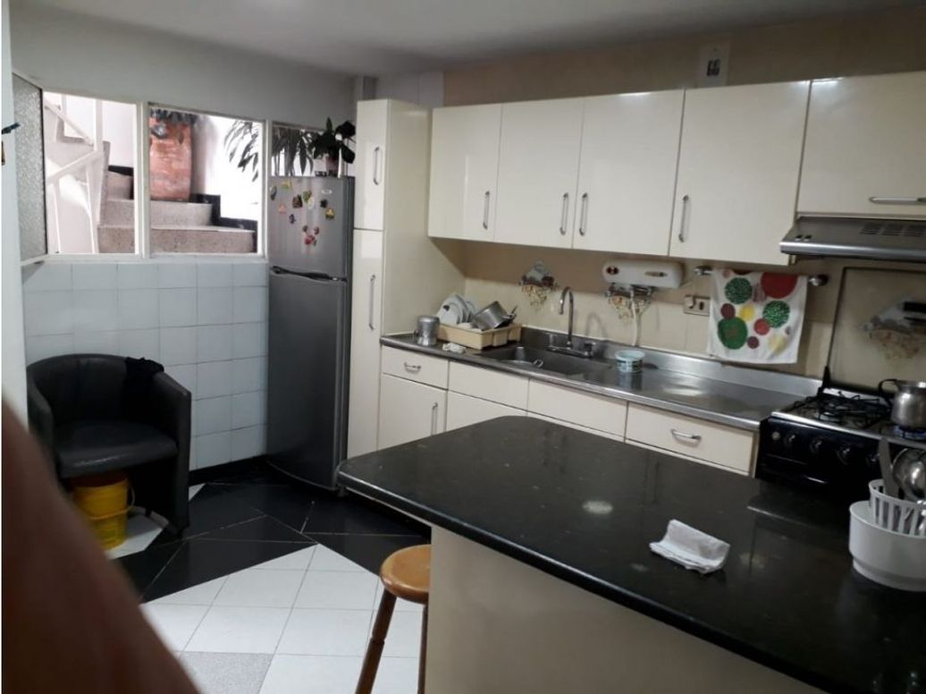 Casa de 6 alcobas en venta en Roma, Bogotá, 240 m² · foto 9 de 20