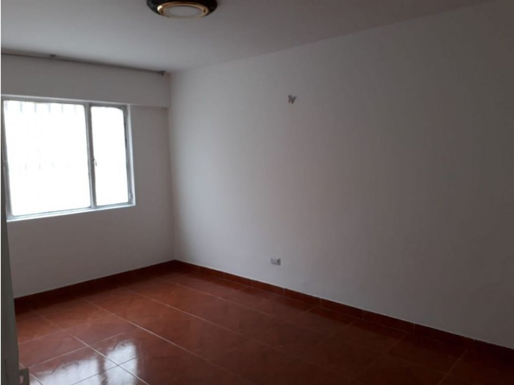 Casa de 6 alcobas en venta en Roma, Bogotá, 240 m² · foto 3 de 20